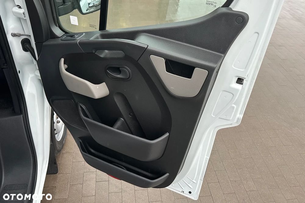 Nissan NV400 - 32