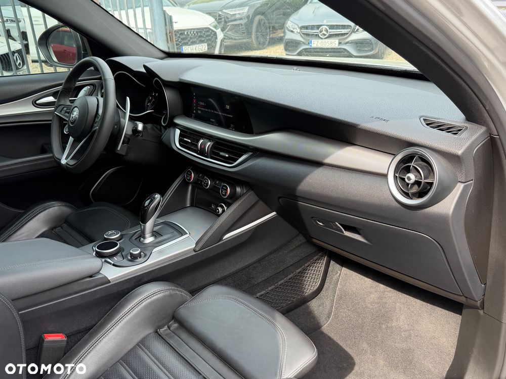 Alfa Romeo Stelvio 2.0 Turbo 16V AT8-Q4 Veloce - 29