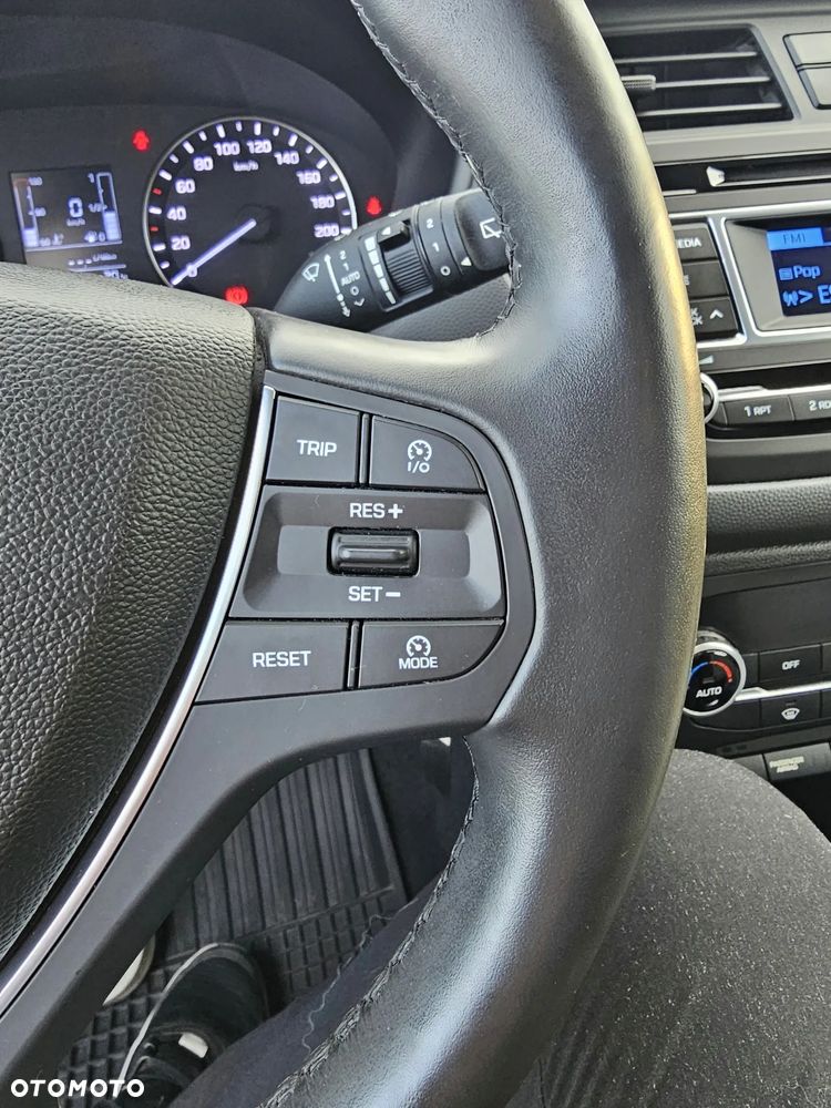 Hyundai i20 - 24