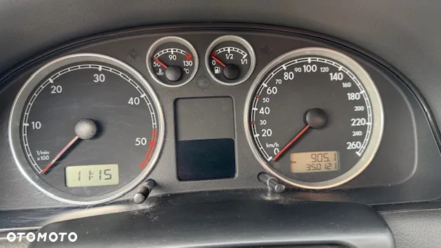 Volkswagen Passat - 11