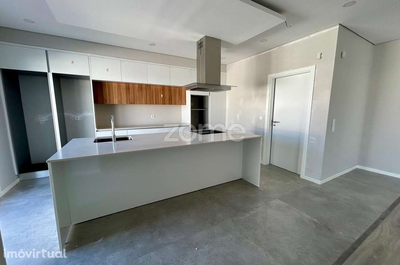 Moradia T4 com piscina, suíte e garagem em Azeitão - Grande imagem: 5/37