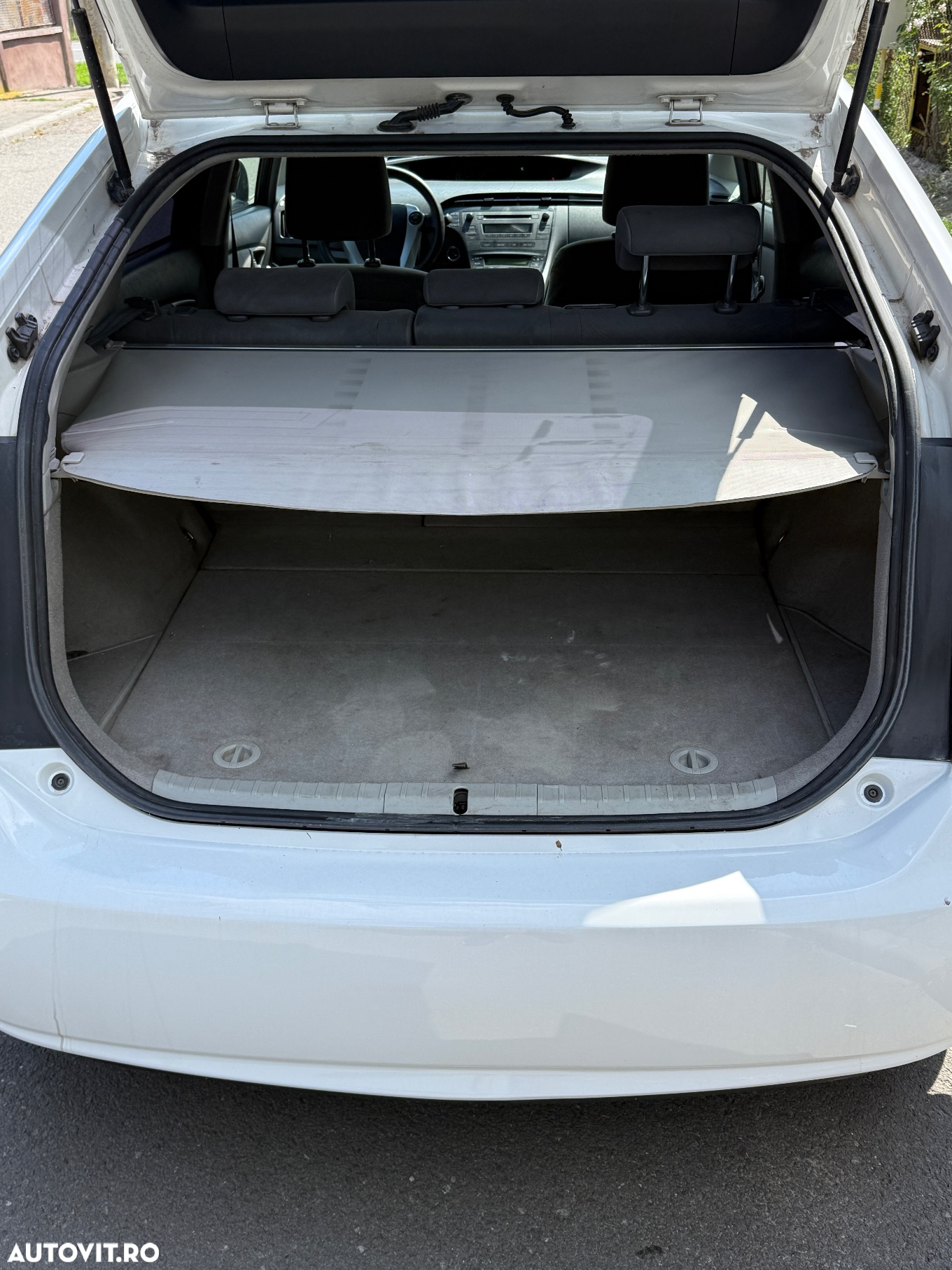 Toyota Prius (Hybrid) Sol - 6