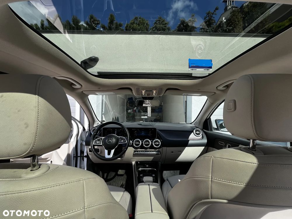 Mercedes-Benz GLA - 16