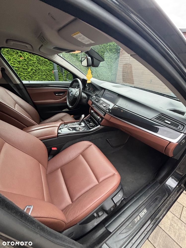 BMW Seria 5 525d - 13