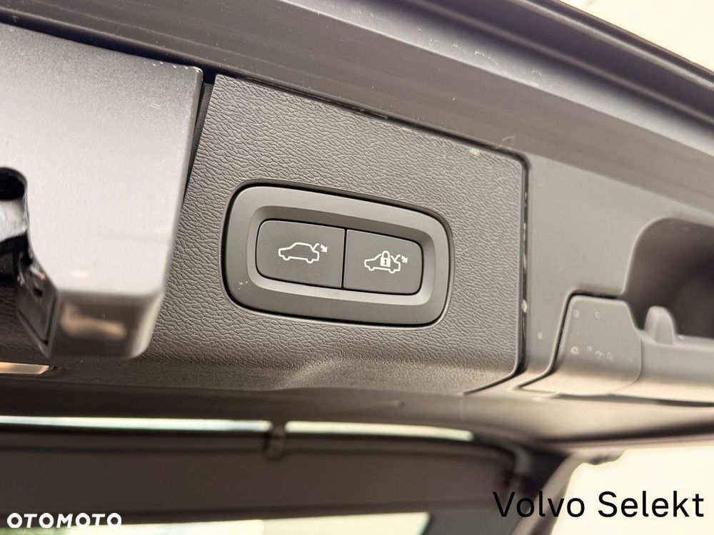 Volvo XC 60 T8 Plug-In Hybrid AWD Ultra Bright - 25