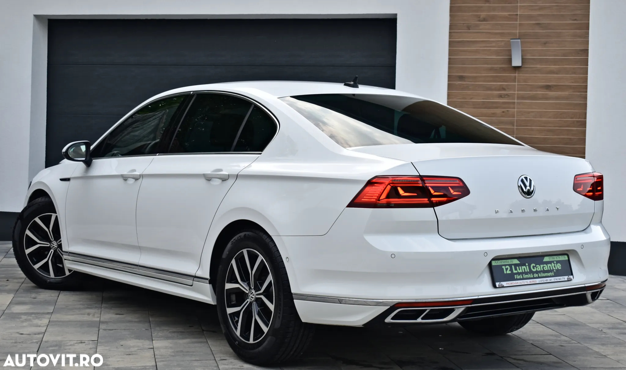 Volkswagen Passat Variant 2.0 TDI SCR DSG R-Line - 4