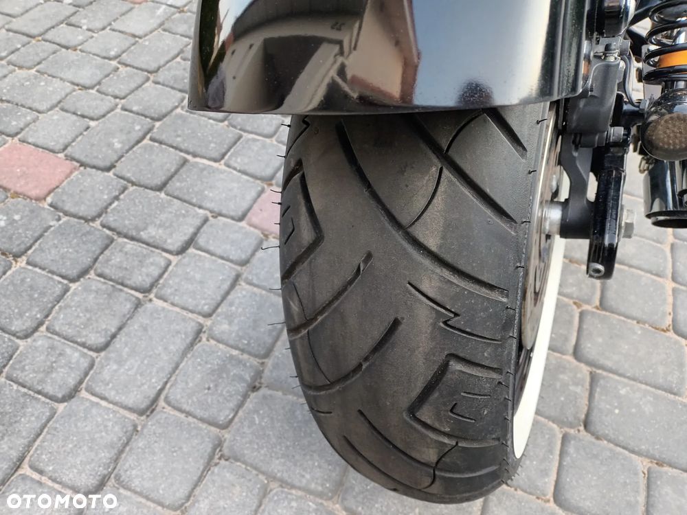 Harley-Davidson Dyna Street Bob - 5