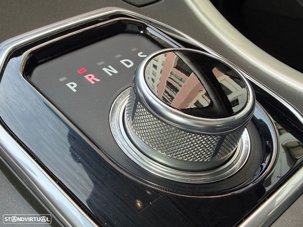 Land Rover Range Rover Evoque 2.0 D150 AWD R-Dynamic HSE Auto - 38