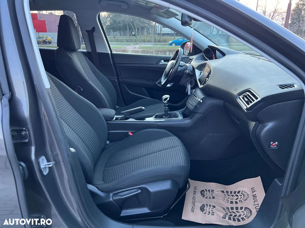 Peugeot 308 1.2 L PureTech Turbo S&S Allure - 24