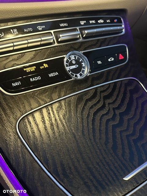 Mercedes-Benz Klasa E 200 d 9G-TRONIC - 23