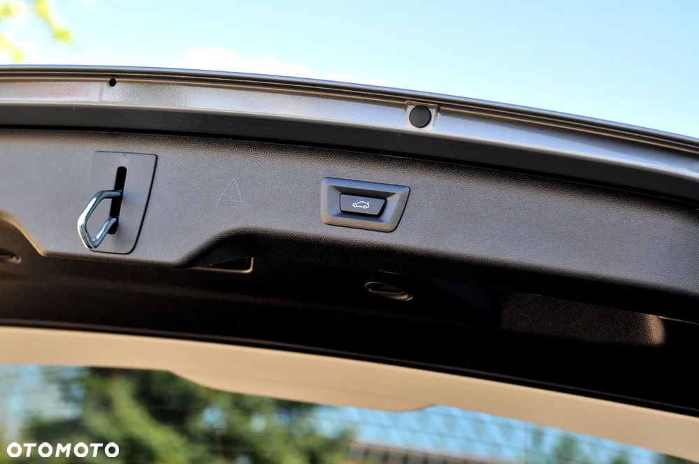 BMW Seria 5 520i - 33