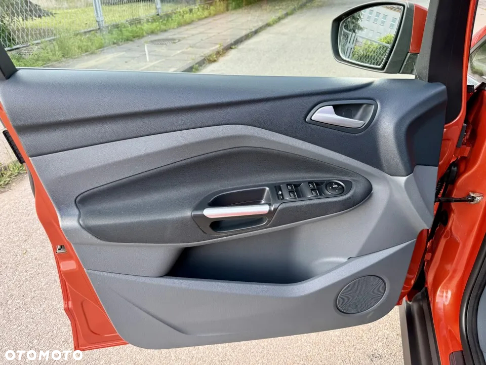 Ford C-MAX 1.6 Ti-VCT Titanium - 19