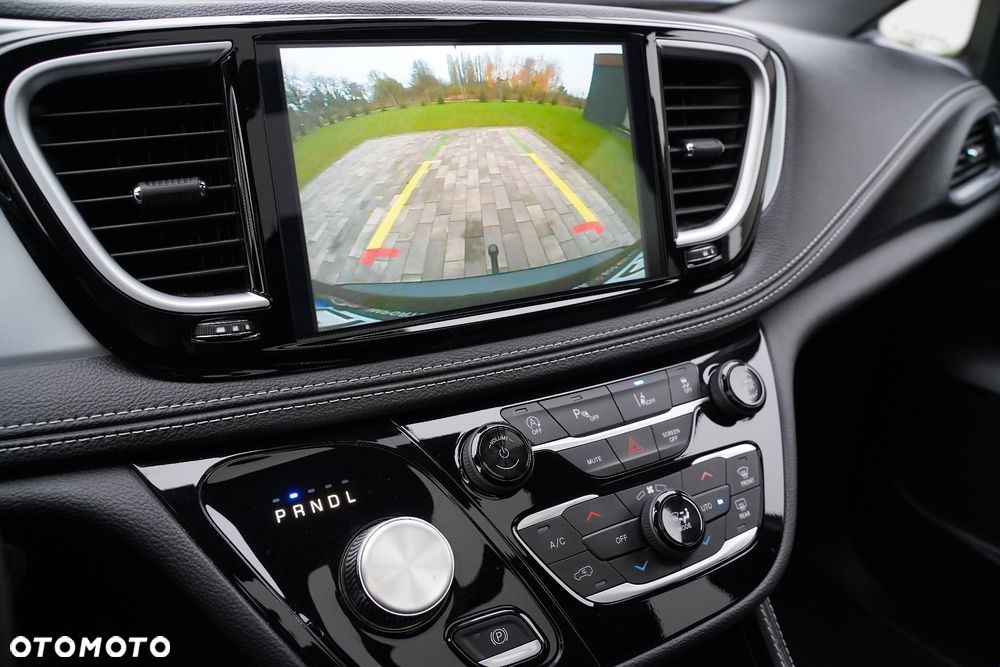 Chrysler Pacifica - 29