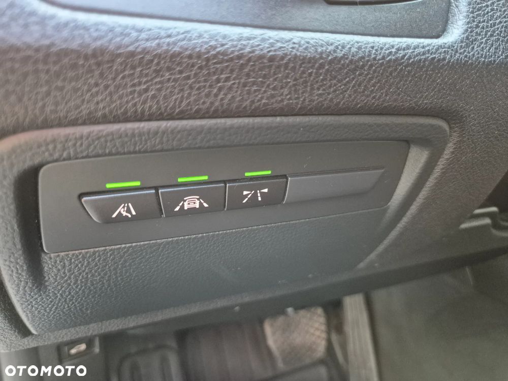 BMW Seria 3 318d Sport Line - 23