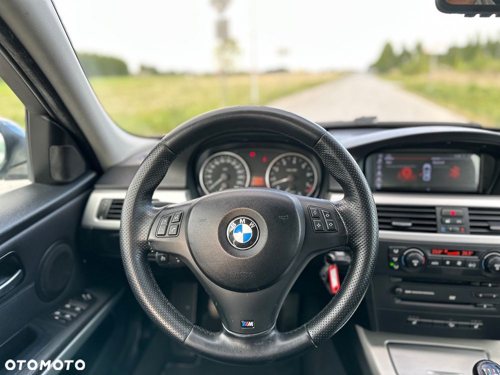 BMW Seria 3 330xi Touring - 18