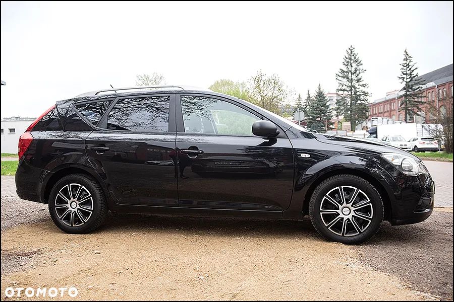 Kia Ceed - 10