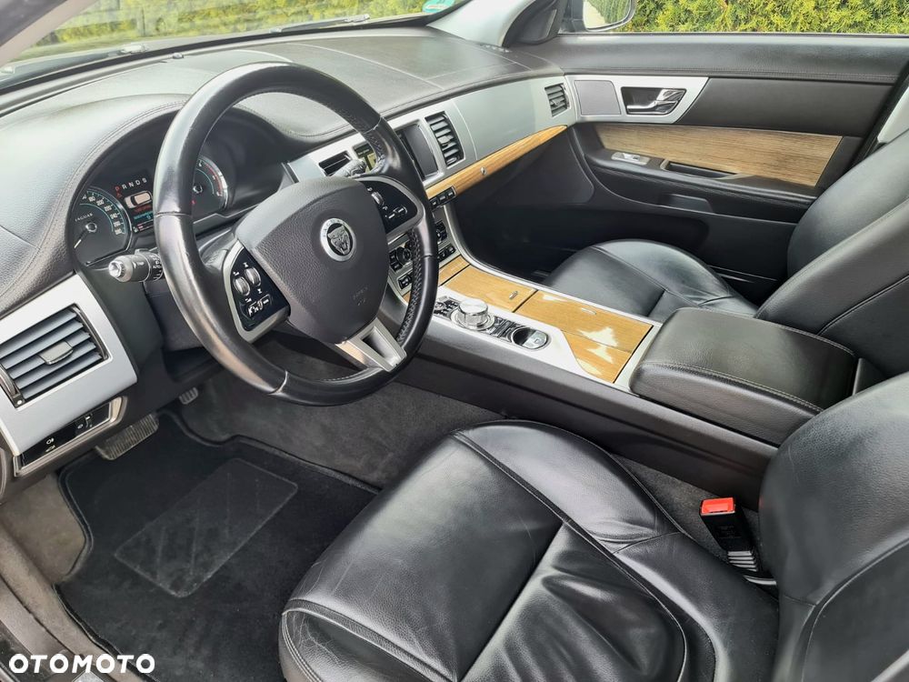 Jaguar XF 2.2 D R-Sport - 7