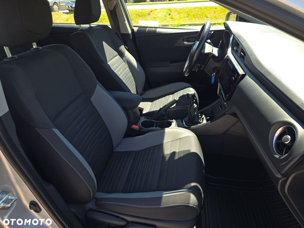 Toyota Auris - 17