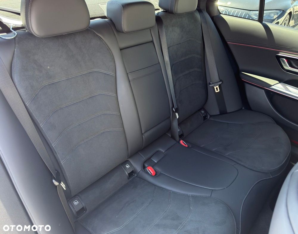 Mercedes-Benz Klasa E 220 d mHEV 4-Matic AMG 9G-Tronic - 27