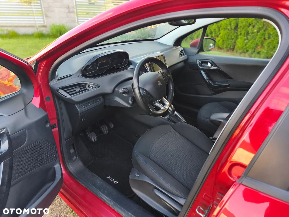 Peugeot 208 1.2 PureTech Allure - 12