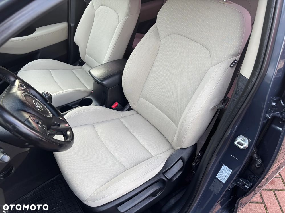 Kia Carens 1.6 GDI Dream Team Edition - 12