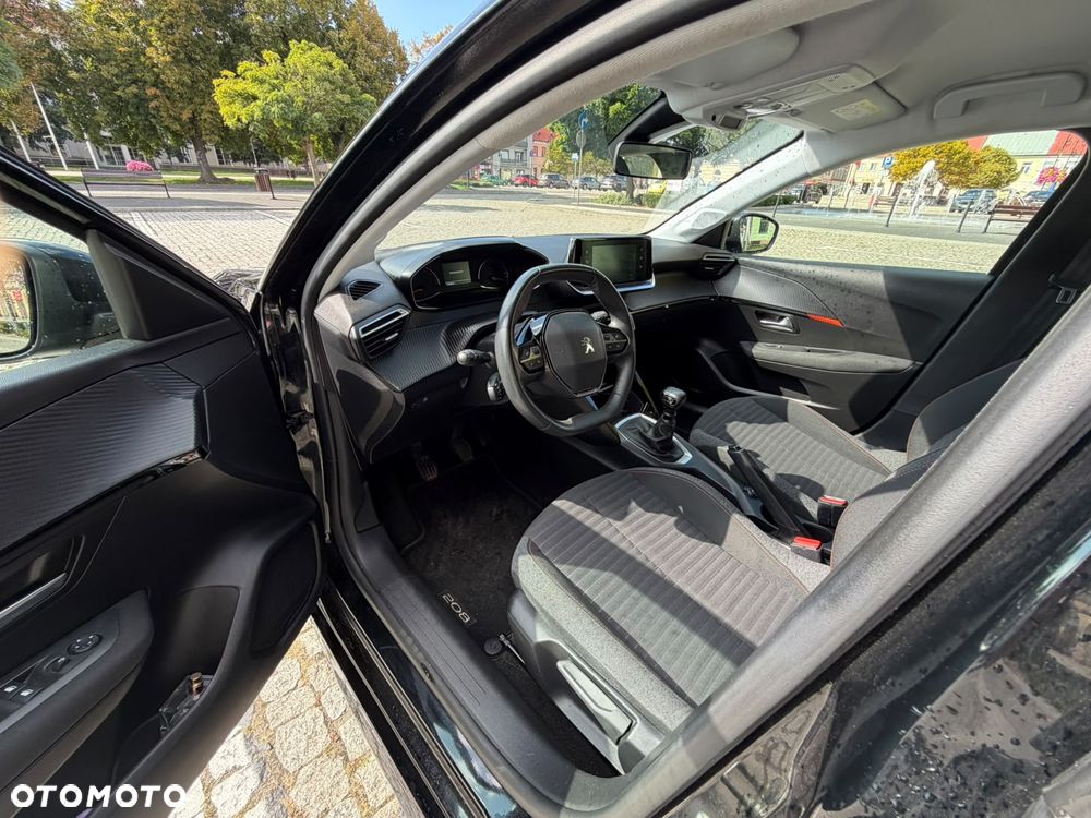Peugeot 208 - 17