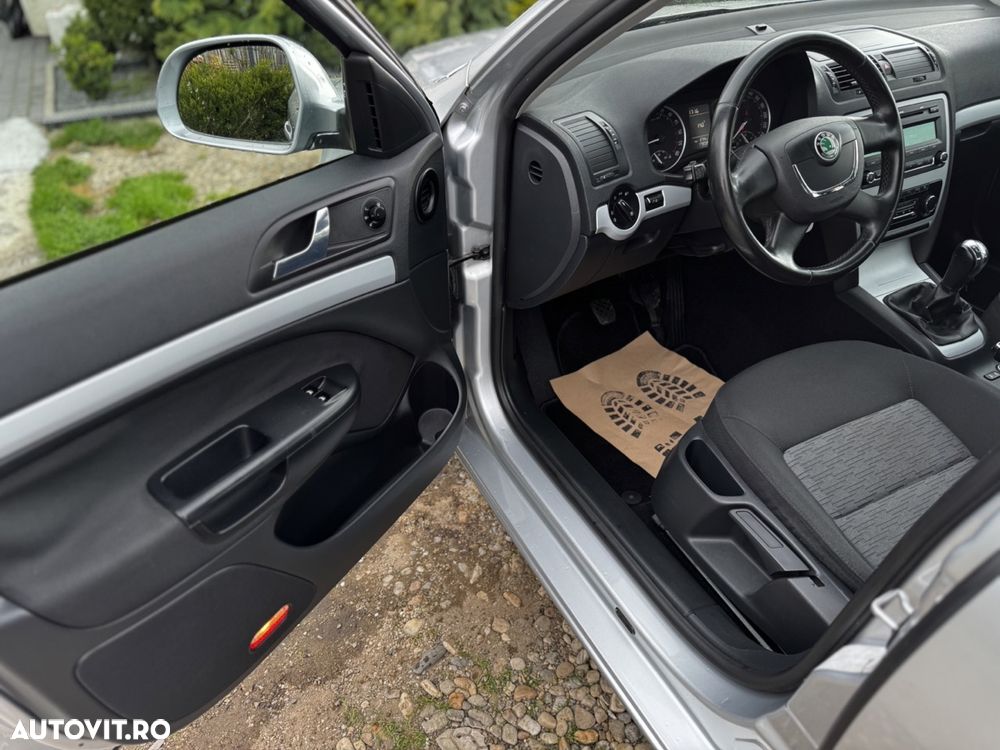 Skoda Octavia 1.6 TDI DPF Ambiente - 9