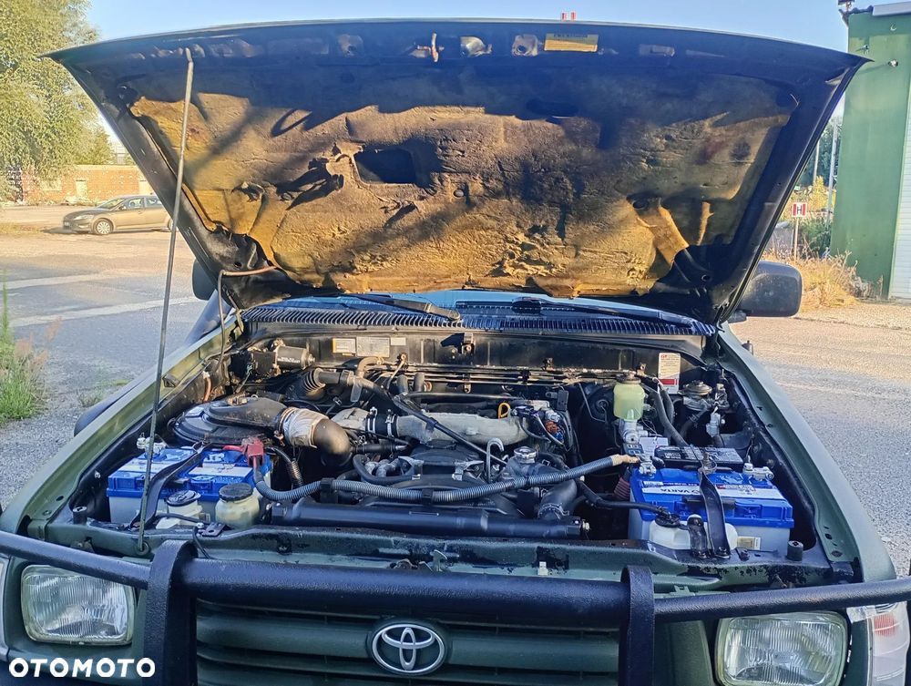 Toyota Hilux 4WD DLX - 26