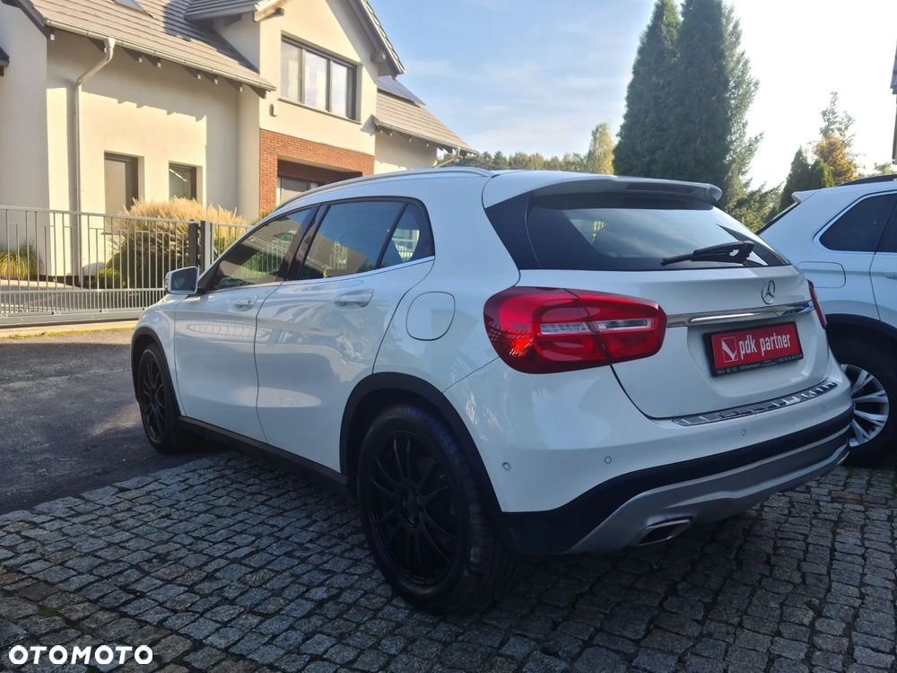 Mercedes-Benz GLA - 16