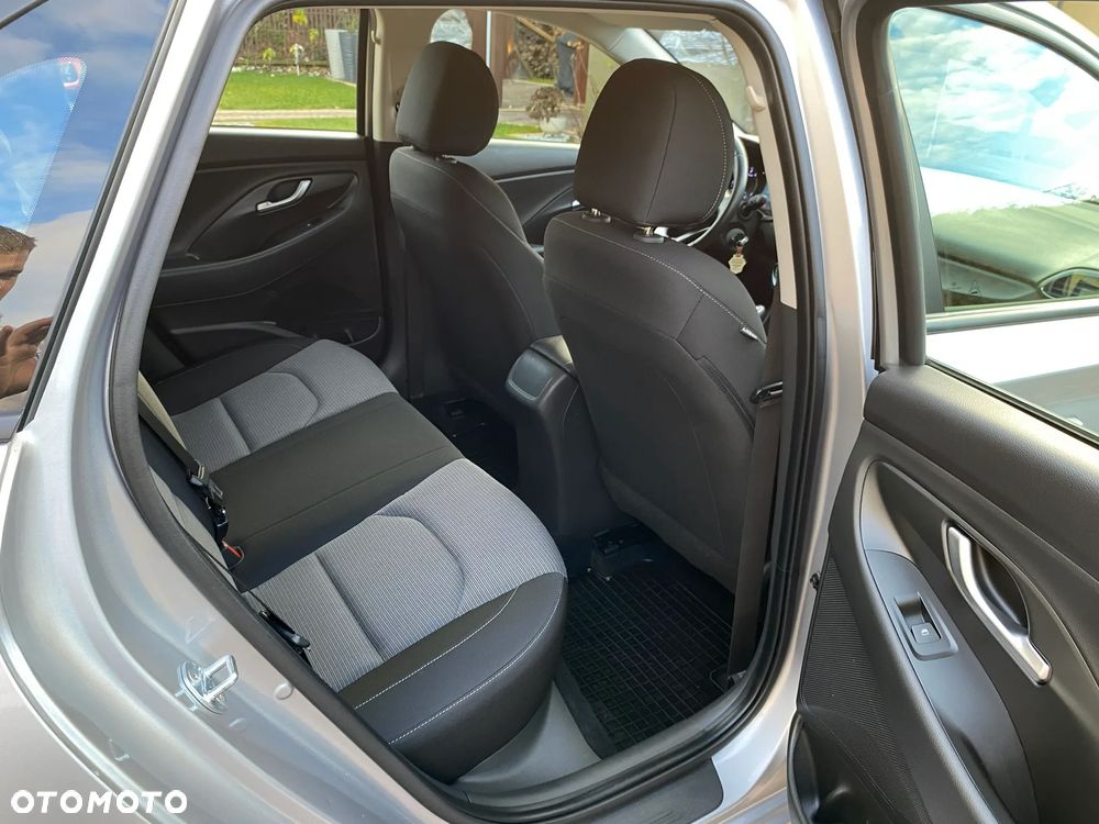 Hyundai i30 1.5 DPI Classic + - 37