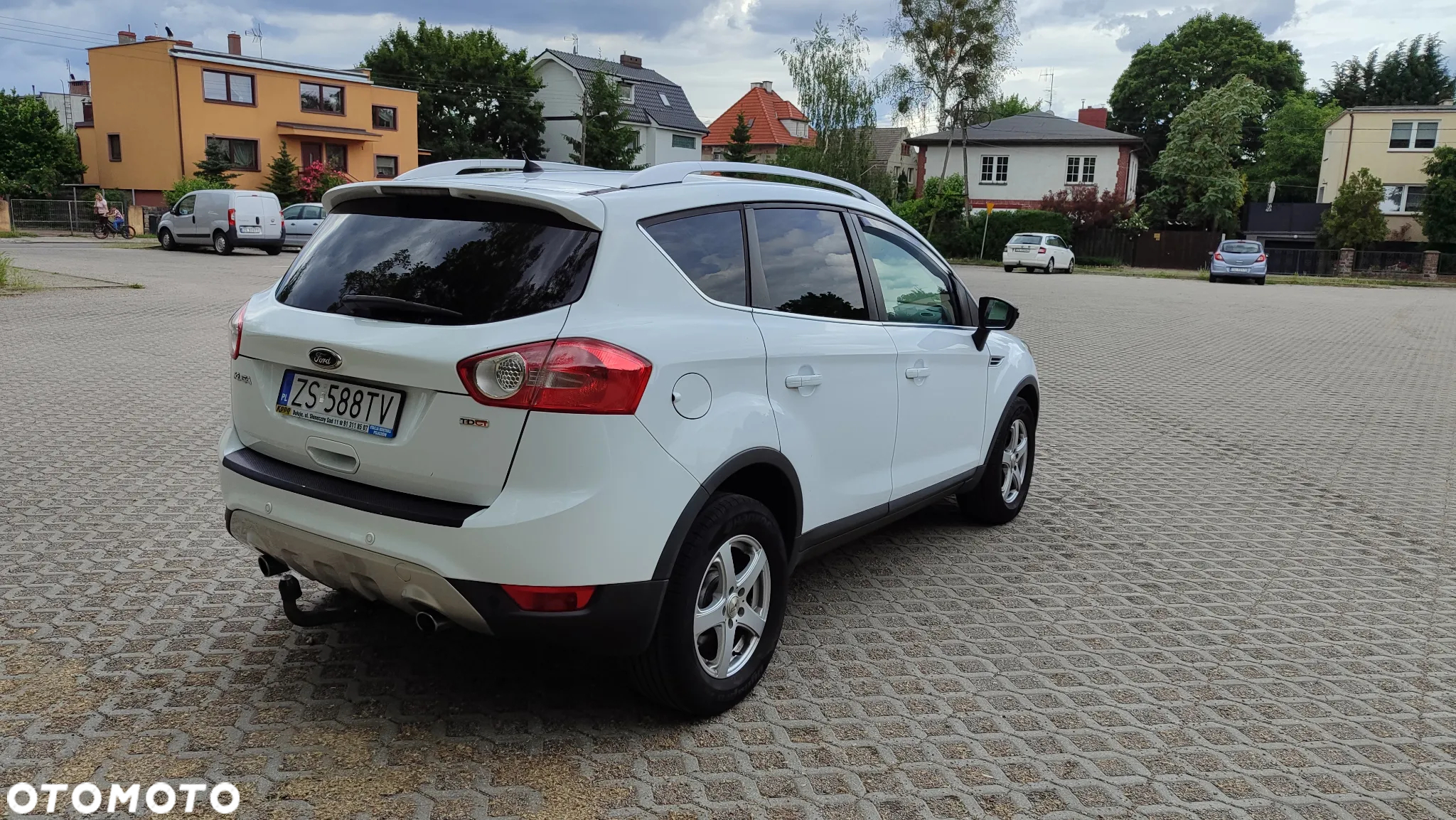 Ford Kuga - 8