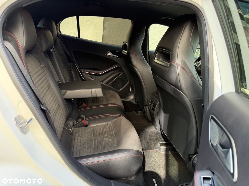 Mercedes-Benz GLA 220 4-Matic - 9