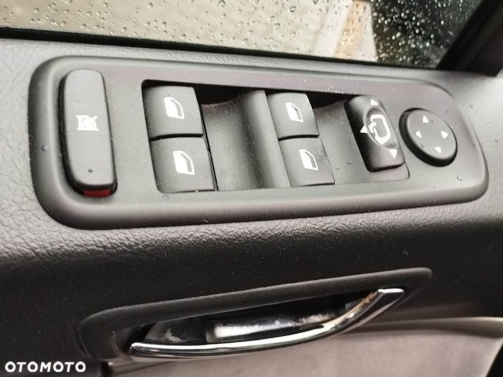 Peugeot 807 HDi 135 Premium - 9