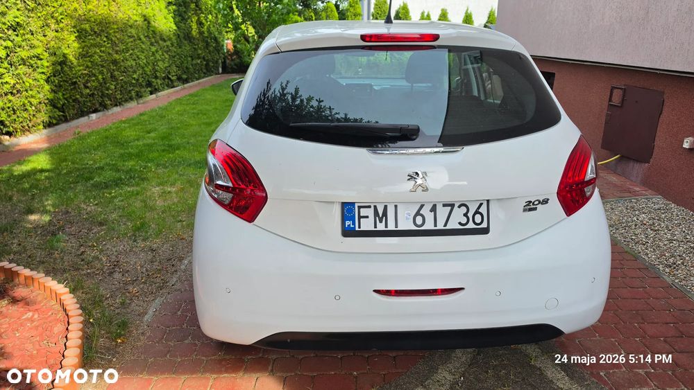 Peugeot 208 - 8