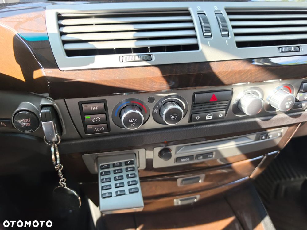 BMW Seria 7 750i - 16