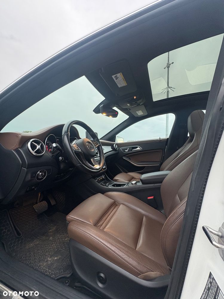 Mercedes-Benz CLA 250 7G-DCT - 12