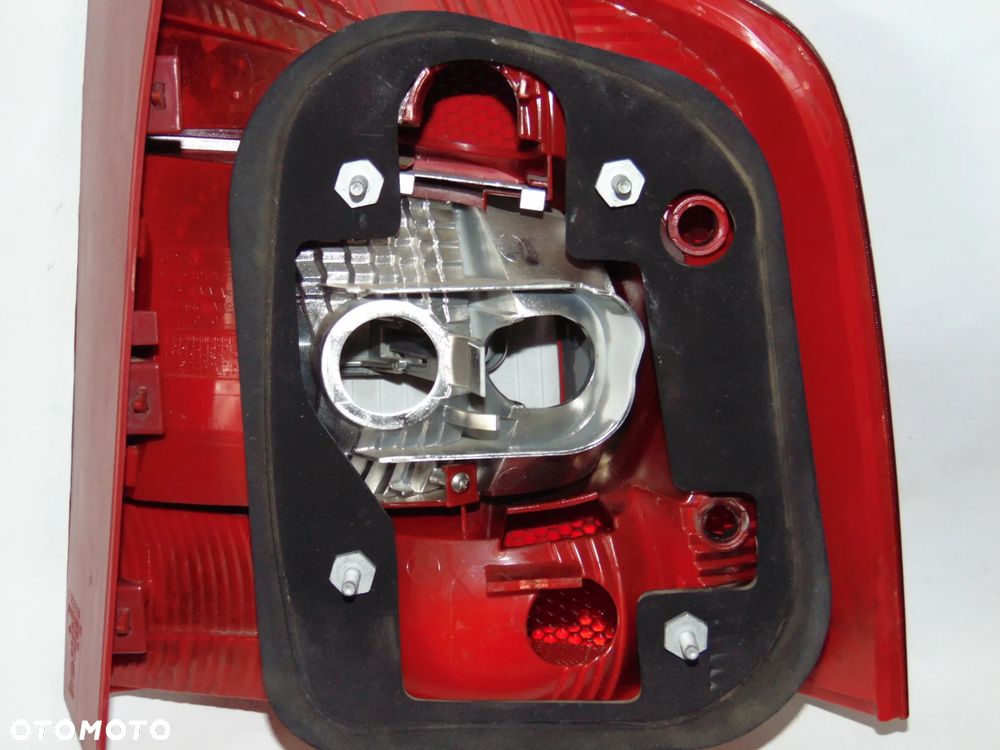 Lampa tylna tył lewa Skoda Octavia 2 II kombi 04-08r - 7