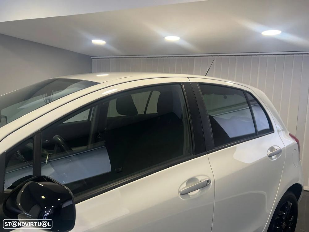 Toyota Yaris 1.33 VVT-i Rock In Rio 10 - 13