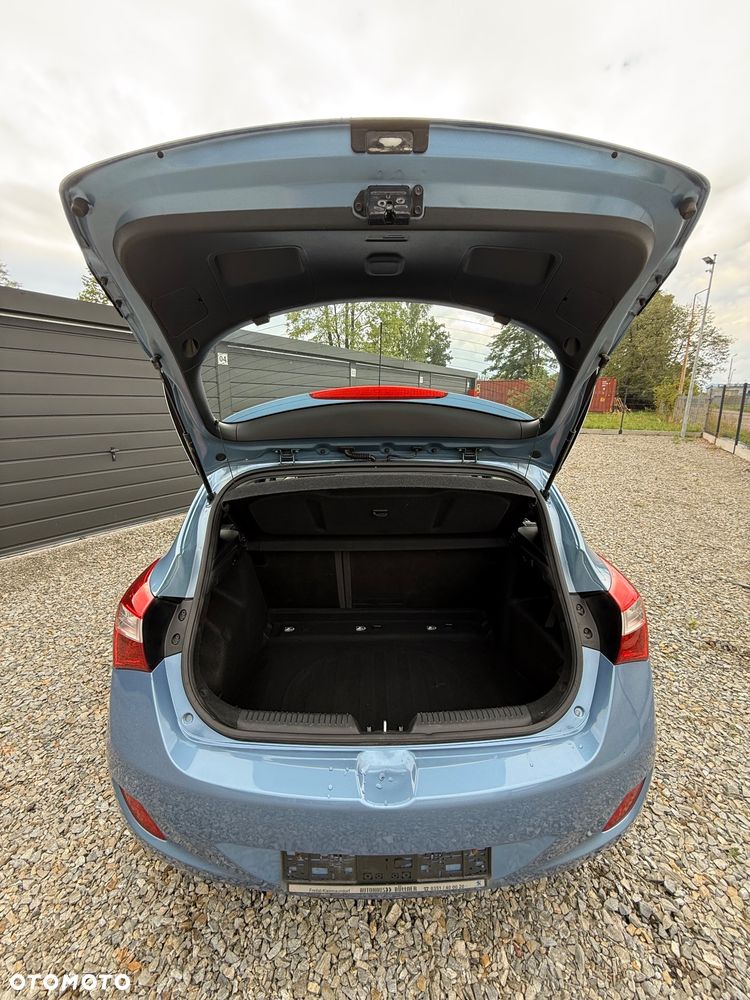 Hyundai i30 blue 1.6 GDI Passion - 16
