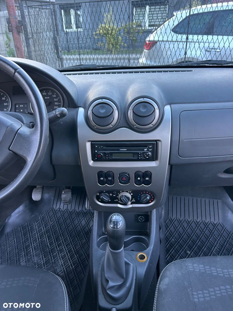 Dacia Sandero 1.6 Hi-Flex - 9