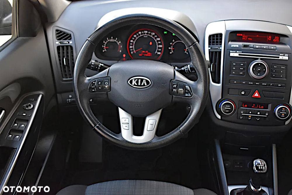 Kia Ceed - 27