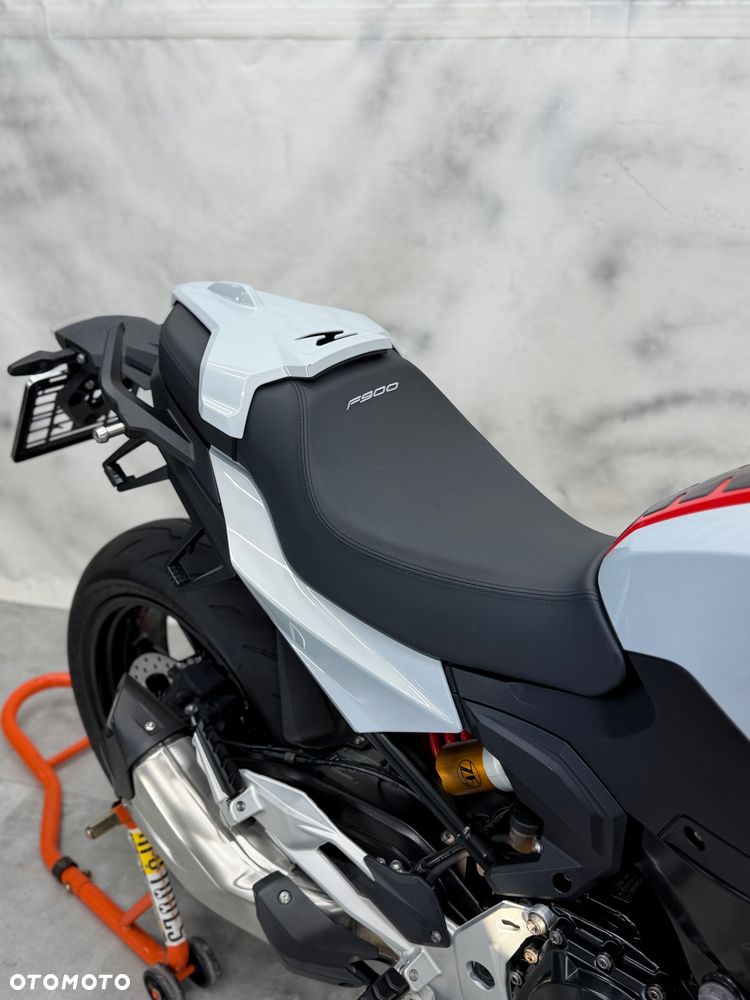 BMW F - 26