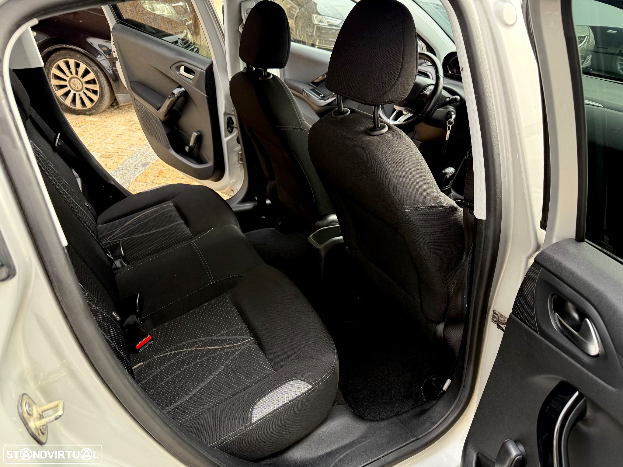 Peugeot 208 1.2 VTi SE Style - 13