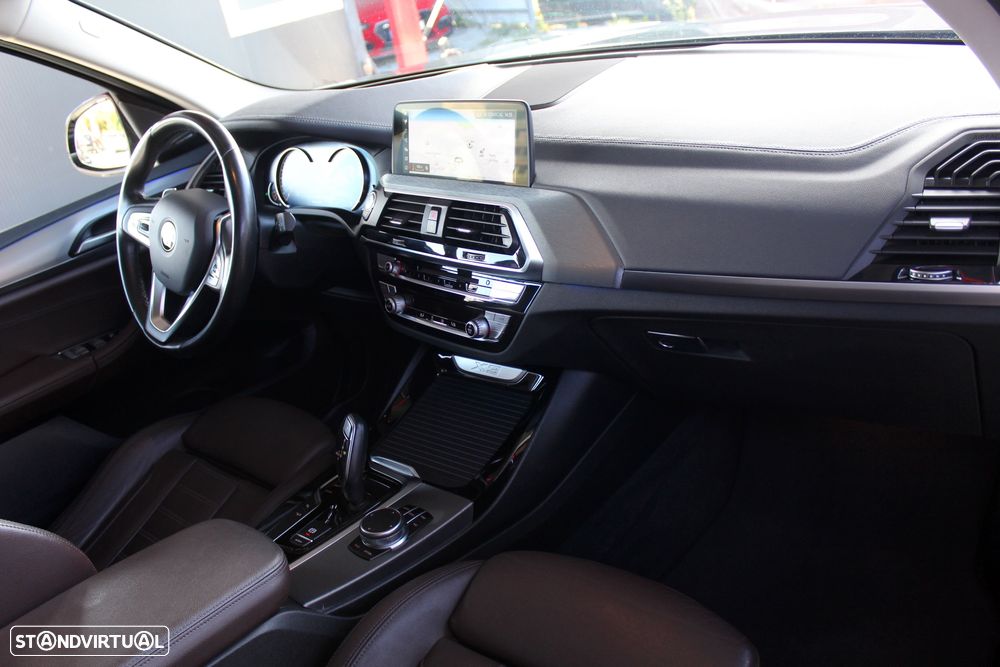BMW X3 20 d xDrive Line Luxury - 27