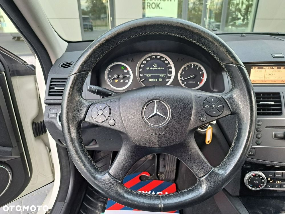 Mercedes-Benz Klasa C 180 BlueEFFICIENCY 7G-TRONIC - 22
