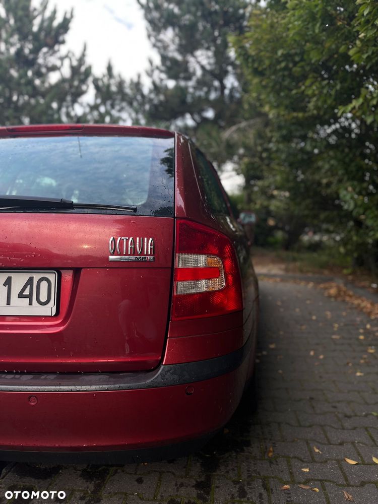 Skoda Octavia 1.6 Combi Ambiente - 2