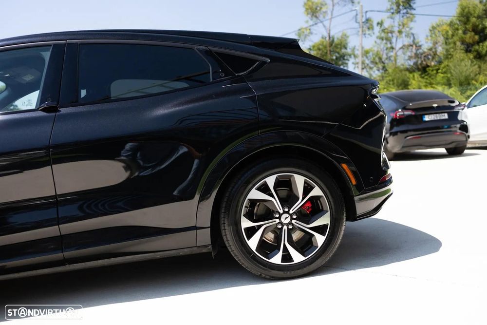 Ford Mustang Mach-E AWD PREMIUM - 24