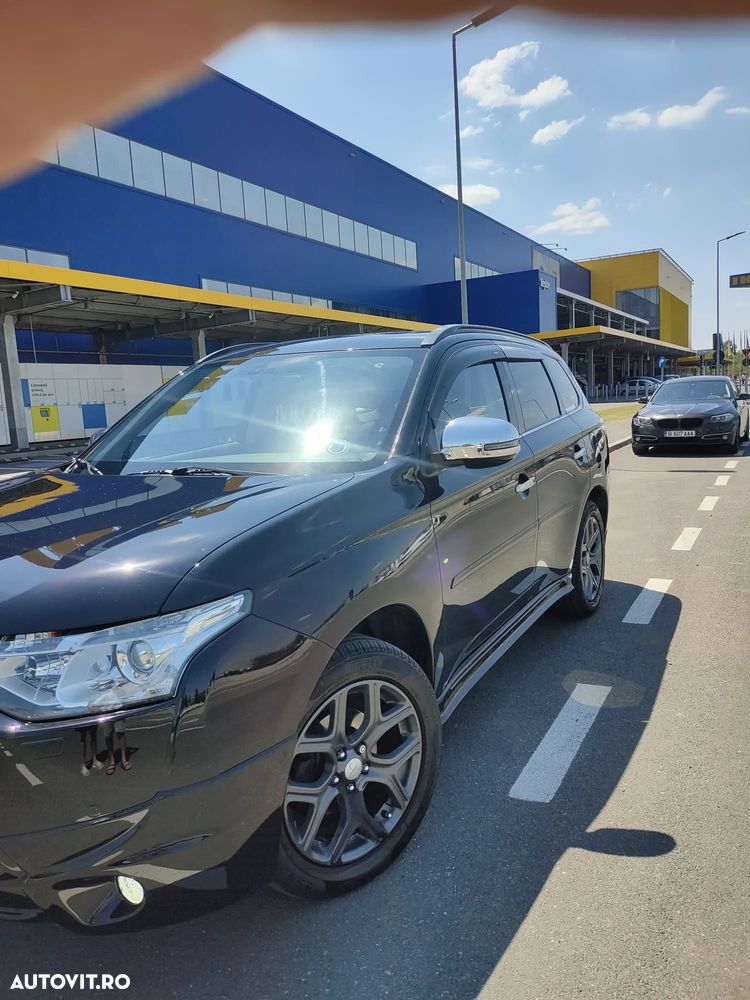 Mitsubishi Outlander 2.0 4WD - 7