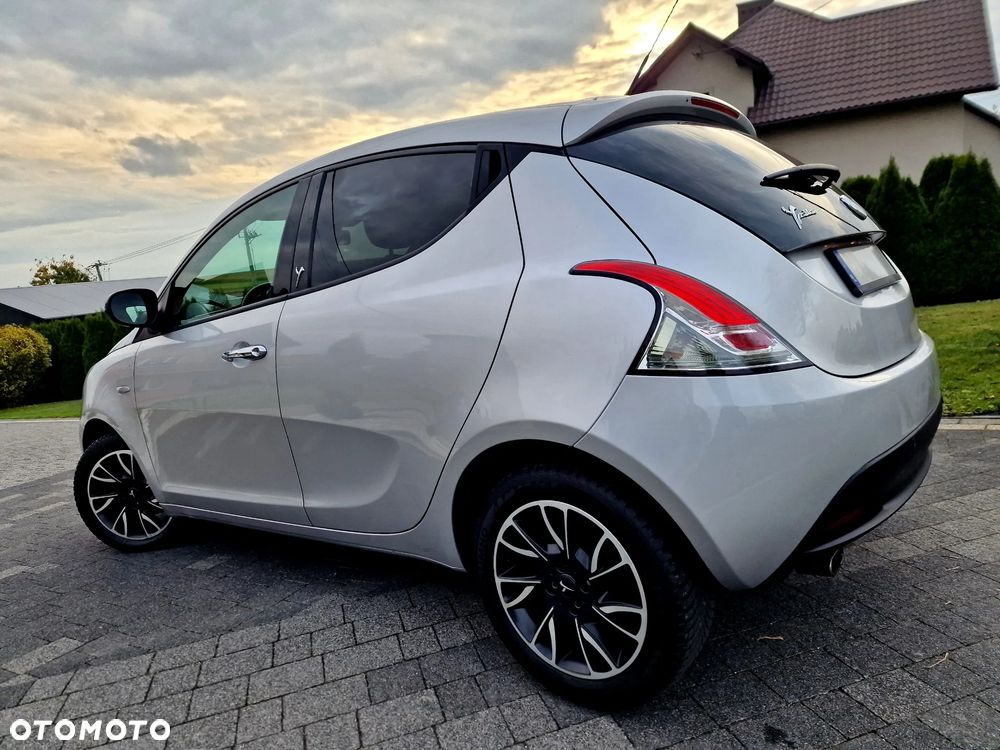 Lancia Ypsilon 2014 photo 2