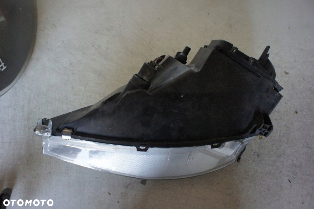 FORD FOCUS MK1 LAMPA PRAWY PRZÓD - 3